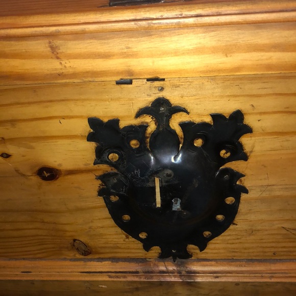 Coffee Table - Picture 4 of 4